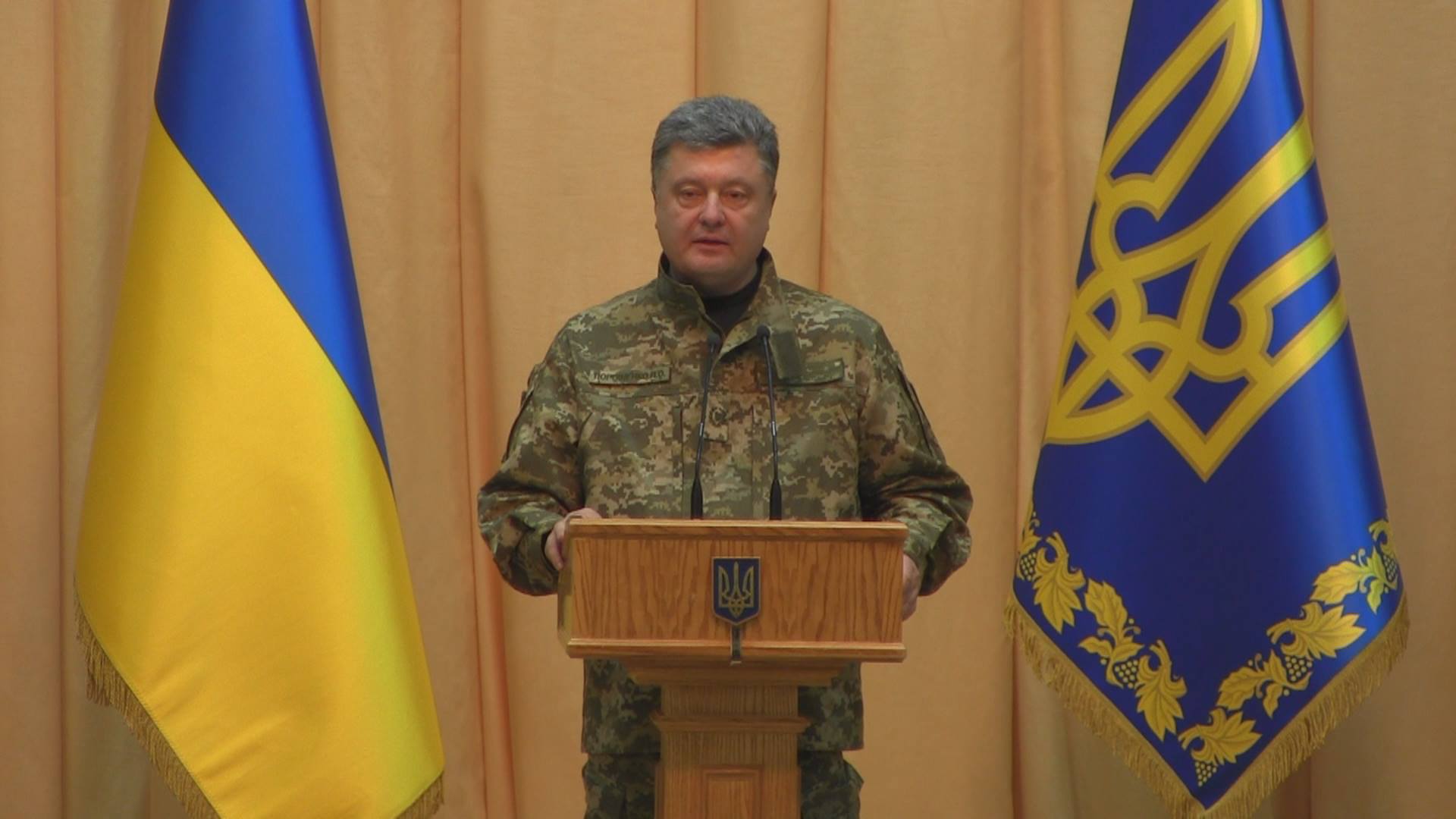 Порошенко в Николаеве подчеркнул, что русскоязычные украинцы любят Украину так же горячо