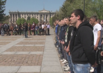 «Отслужи, как надо, и вернись»! Сегодня в Николаеве торжественно провожали призывников