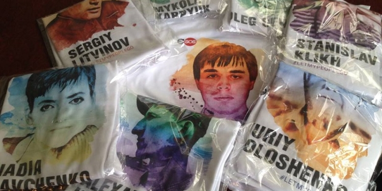 Евромайдан SOS и художники из Николаева создали серию футболок в поддержку украинских политзаключенных в России