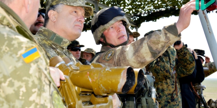 Тренируемся наступать, в реале – соблюдаем Минские договоренности: за военными учениями на Николаевщине наблюдал Президент Украины