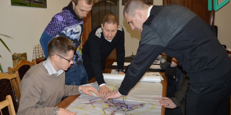 Не изобретать велосипед, а устроить велосипедные парковки: в Николаеве работают над городской велосипедной инфраструктурой