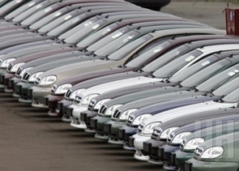 С 14 апреля спецпошлины на ввоз легковых авто в Украину снижены вдвое