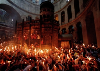 В храме Гроба Господня в Иерусалиме сошел Благодатный огонь