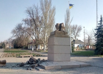 В ночь на 13 апреля в Казанке свалили памятник Ленину