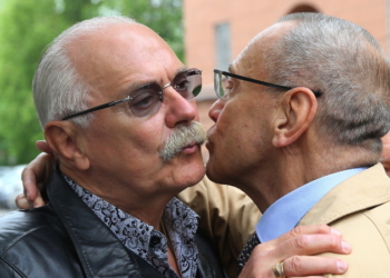 «Наши пенсионеры и так едят дома…» Свердловские политики написали открытое письмо «режиссерам-кулинарам» Михалкову и Кончаловскому