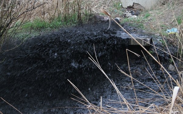 Прокуратура Николаевщины расследует незаконный выброс отходов из канализации в Корабельном районе