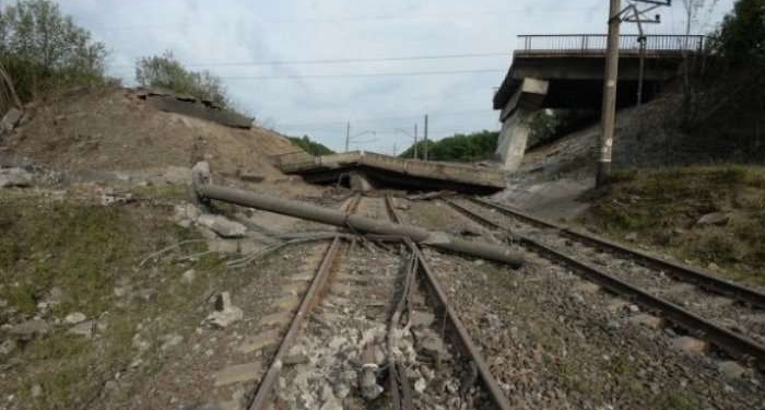 В Донецкой области взорвали 170 метров железнодорожных путей