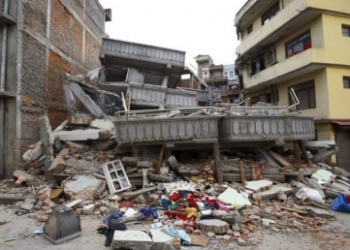 В Непале землетрясение 7,9 баллов: сотни людей погибли, центр столицы разрушен