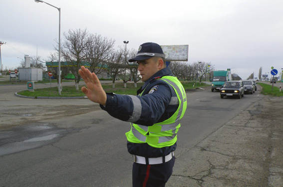 В поминальные дни в Николаевской области на дорогах “рулит” ГАИ