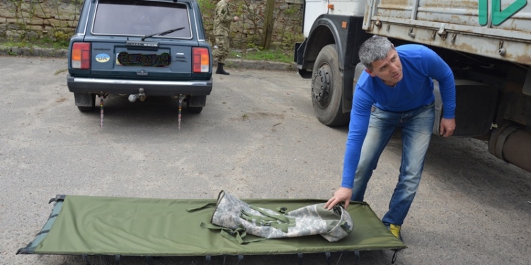 Походное ложе для морпехов: николаевские волонтеры передали нашим защитникам уникальные раскладушки