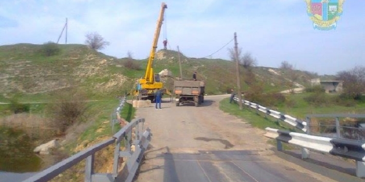 Было и время, и вдохновение: разрушенный в Снигиревском районе мост восстановлен за один день