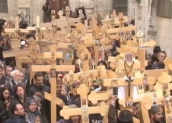 В Страстную пятницу в храме Гроба Господня молились за мир для Украины