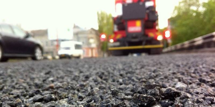 На Ингульском мосту в Николаеве испытывают новую технологию – «задувают» ямы