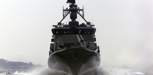 Береговая охрана Финляндии глубинными бомбами отогнала от Хельсинки неизвестный подводный объект