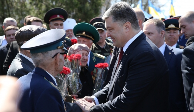 Порошенко назвал оскорбительными и шокирующими заявления Путина о том, что войну можно было бы выиграть и без Украины