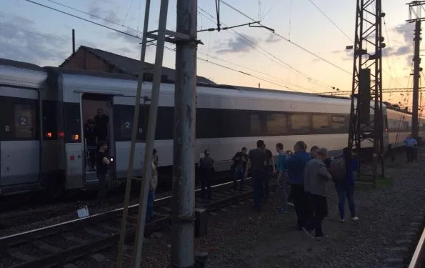 Сошел с рельсов “Хюндай”, следовавший по маршруту Харьков-Киев