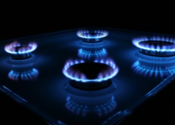 Россия официально согласовала скидку на газ до 100 долларов