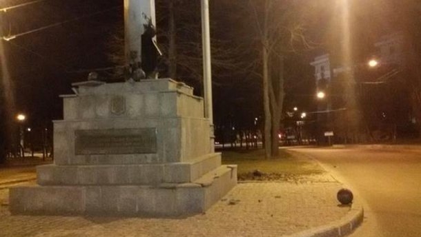 В Харькове снова прогремел взрыв – пытались взорвать стеллу с государственным флагом