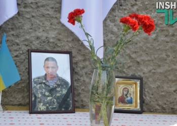 Вернулся в школу вечной памятью: в Николаевской школе №53 открыли мемориальную доску «киборгу» Павлу Колесникову