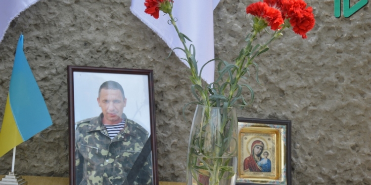 Вернулся в школу вечной памятью: в Николаевской школе №53 открыли мемориальную доску «киборгу» Павлу Колесникову