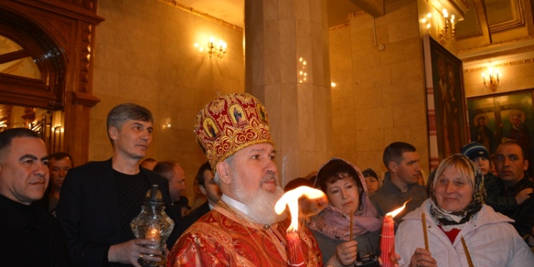 Христос воскресе! Как в Николаев прибыл Благодатный огонь