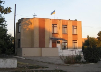 Все в дом по-березански: председатель сельсовета незаконно начислял премии жене, а депутат помогла невестке отвести немного земли