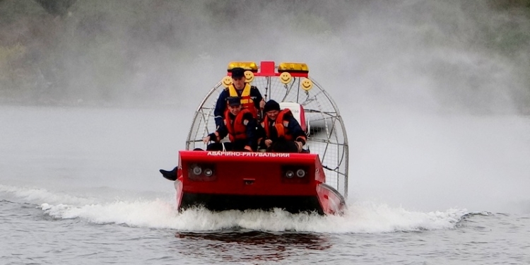 К утопающим готовы: николаевские спасатели провели учения на воде
