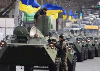 Николаевским десантникам 79-ки передали 12 БТРов после капремонта, один из них сломался на Садовой