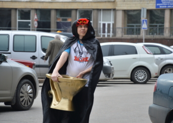 Охрана Николаевского горисполкома не дала подарить Юрию Гранатурову золотой унитаз