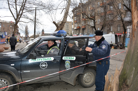 В Николаеве на ул.Декабристов задержали гражданина с гранатами и магазинами для автомата Калашникова