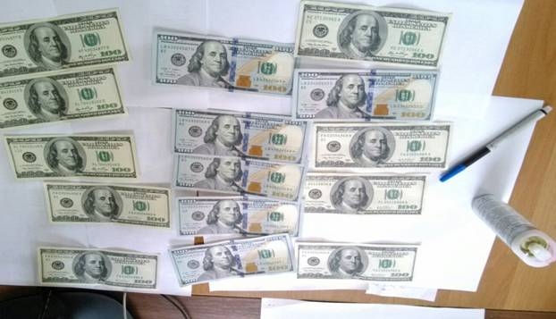 СБУ задержала на взятке сотрудника военкомата, который за 1500 долларов “освобождал” от мобилизации