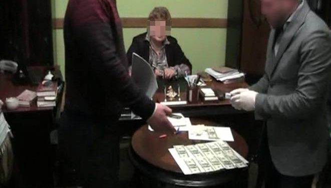 Правоохранители задержали на взятке заместителя председателя апелляционного суда Черновицкой области