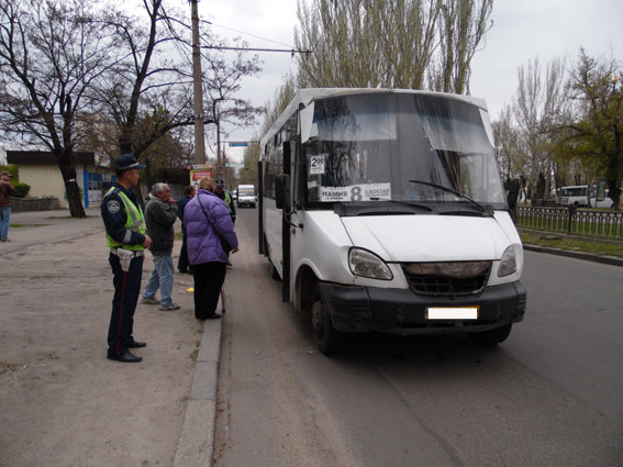 Николаевская милиция задержала в маршрутке пьяного дебошира с ножом 2