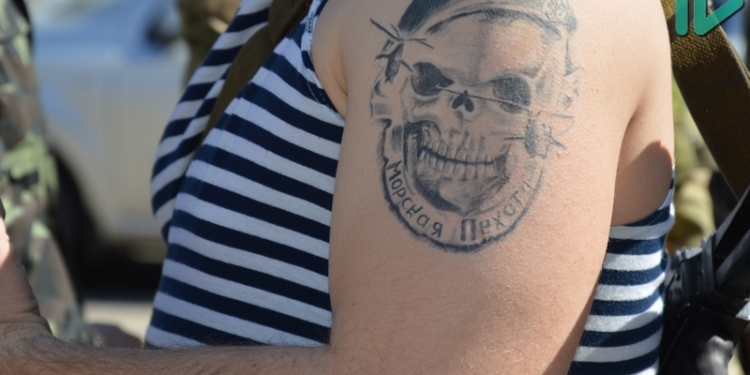 За что дают черный берет: на Аляудах свою клятву давали морпехи-новобранцы