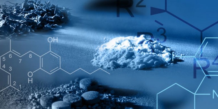 В рейсовом автобусе «Николаев-Минск» везли почти 1 кг синтетических наркотиков