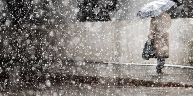 Видели сегодня мокрый снег? Нет, вам не показалось, а завтра его может быть много