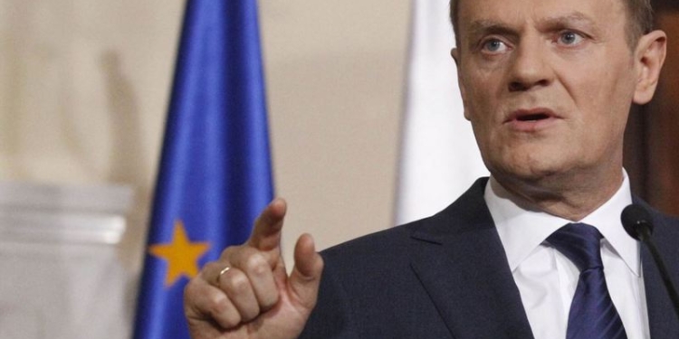 Туск: в ближайшем будущем миротворцев ЕС в Украине не будет