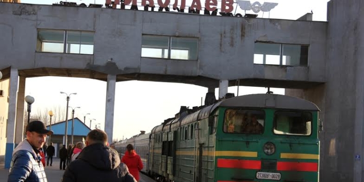 С сегодняшнего дня поезд “Киев-Николаев” ходит по новому графику и прибывает в Николаев в 7 утра