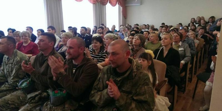 Песнями, танцами и стихами: ученики Николаевской школы-интерната №4 собрали средства для нужд 79-й бригады