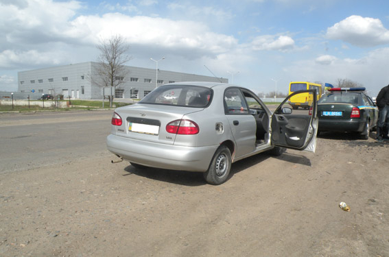 Наркоманы за рулем и без руля: ГАИ задержала двух в одной машине