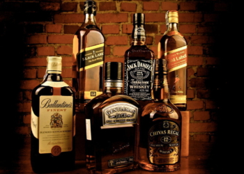 В Николаеве перекрыли канал контрабанды элитного алкоголя – за 160 тыс.евро