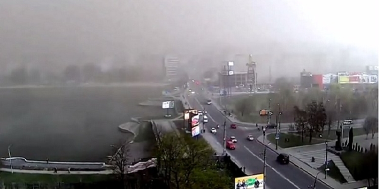 Вчера Хмельницкую область накрыла песчаная буря (видео)