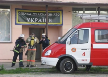 В офис Союза участников АТО в центре Киева бросили «коктейль Молотова»