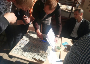 Арсен Аваков: “Взяточники надоели, но продолжаем публичный парад Тернополь-Запорожье-Киев”