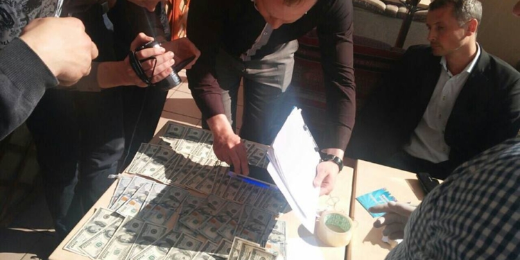 Арсен Аваков: “Взяточники надоели, но продолжаем публичный парад Тернополь-Запорожье-Киев”