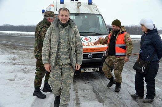 “Правый сектор” 5 суток незаконно удерживает в яме 4 волонтеров-медиков