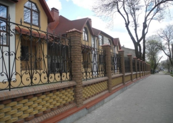 Таун-хаус на ул.Чкалова в г.Николаеве получился красивый, но совершенно незаконный