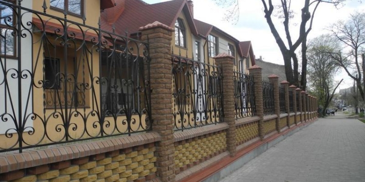 Таун-хаус на ул.Чкалова в г.Николаеве получился красивый, но совершенно незаконный