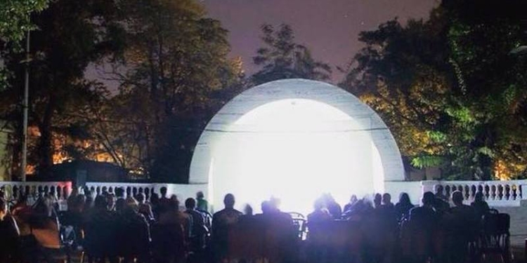 В Николаеве показывают «Кино под акацией»: завтра – «Жизнь прекрасна»