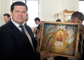 В городском музее Южноукраинска экспонируется икона, написанная на ящике от патронов из зоны АТО